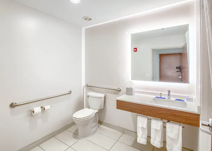 Express & By Ihg 3*