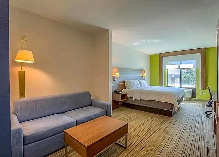 Express & By Ihg 3*